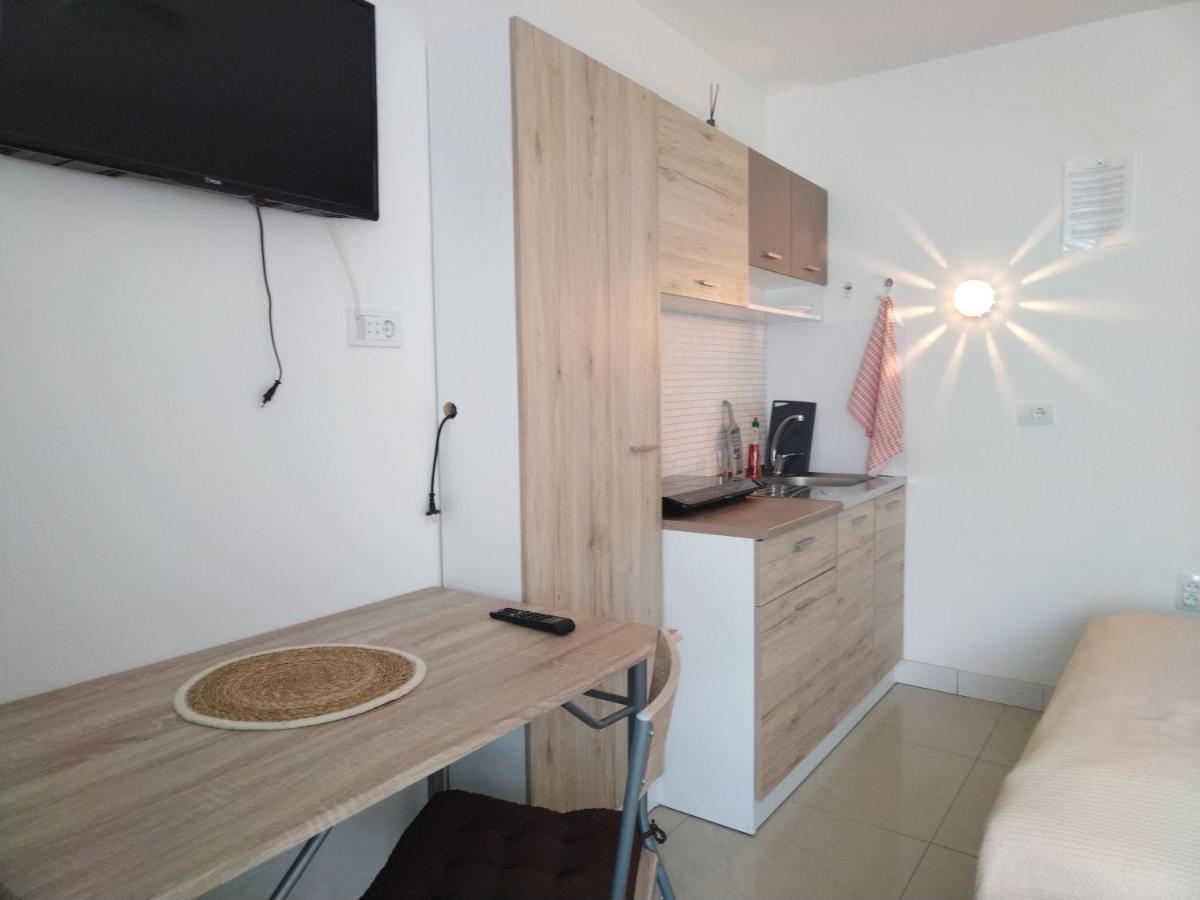 Ferienwohnung Studio Apartman Mir Kanjiža Exterior foto